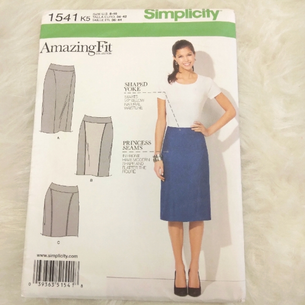 Simplicity 1541 Amazibg Fit skirt w/princess seams Size 8-16
